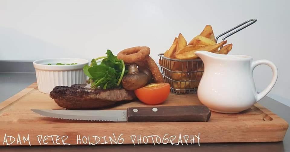 Stag & Pheasant Inn Carmel ภายนอก รูปภาพ